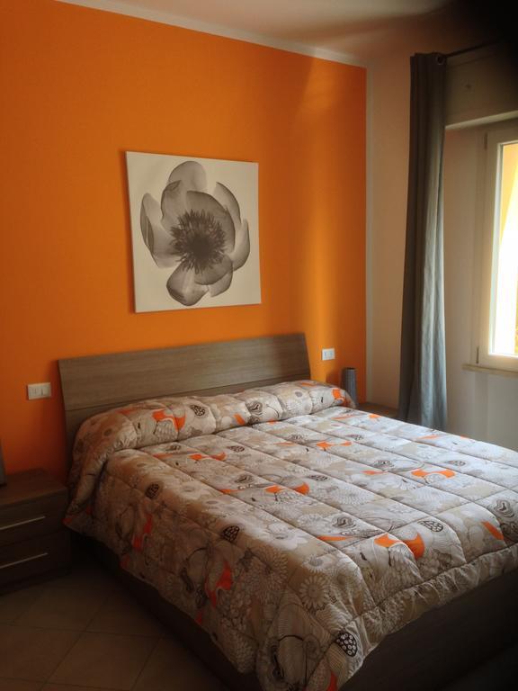 Perla Del Lago Rent Apartments Sirmione Room photo