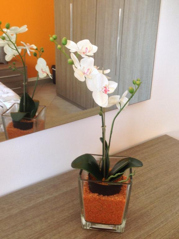 Perla Del Lago Rent Apartments Sirmione Room photo
