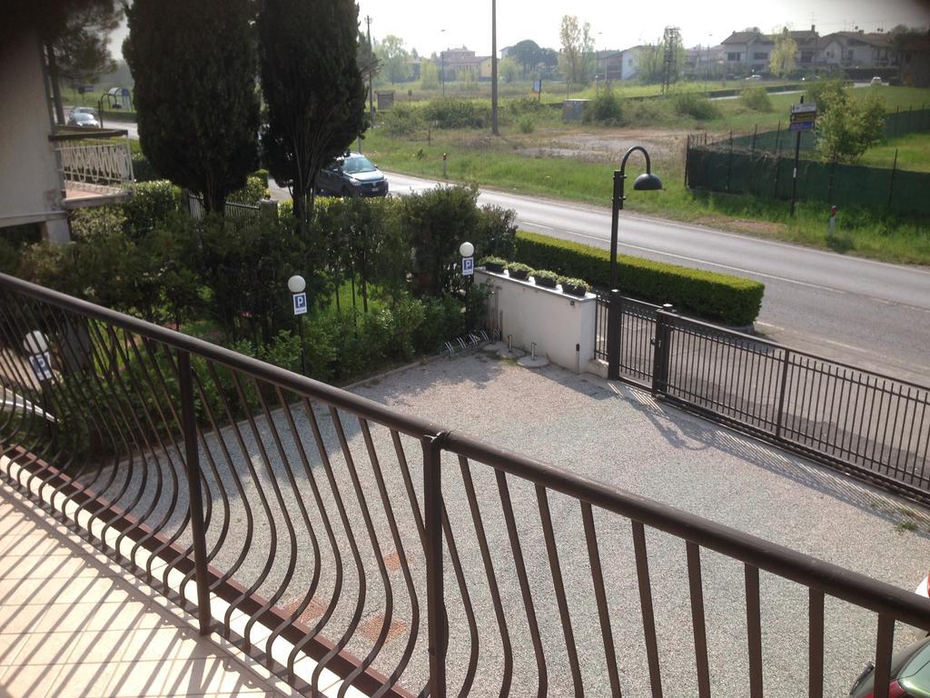 Perla Del Lago Rent Apartments Sirmione Exterior photo