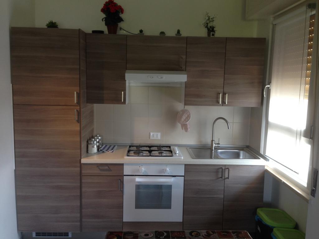 Perla Del Lago Rent Apartments Sirmione Room photo
