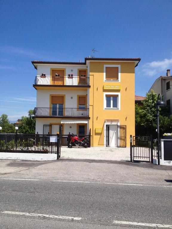 Perla Del Lago Rent Apartments Sirmione Exterior photo