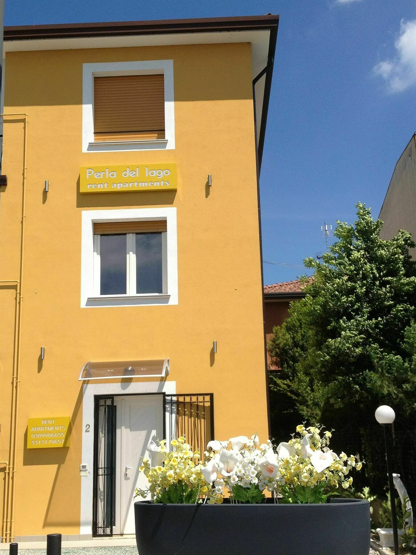 Perla Del Lago Rent Apartments Sirmione Exterior photo